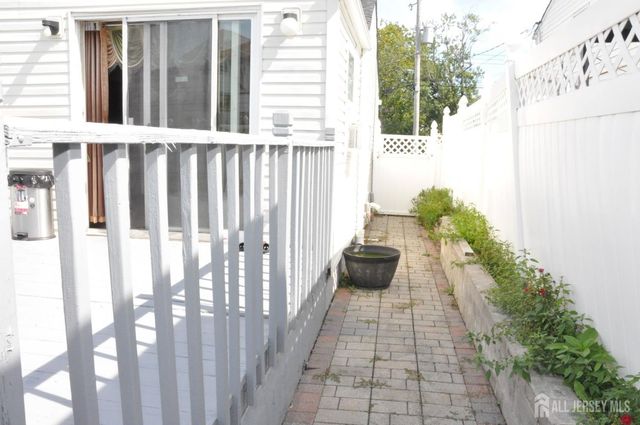 9 FLORENCE Street, Parlin, NJ 08859
