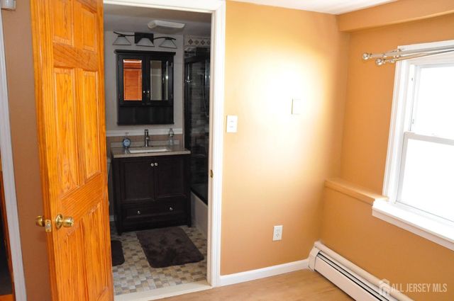 9 FLORENCE Street, Parlin, NJ 08859