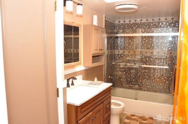 9 FLORENCE Street, Parlin, NJ 08859