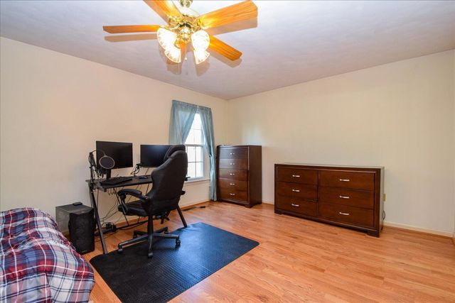 620 Duxbury LN, Salem, VA 24153