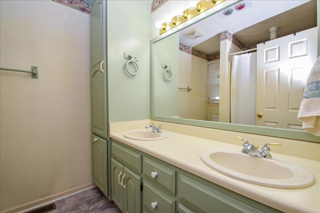 620 Duxbury LN, Salem, VA 24153