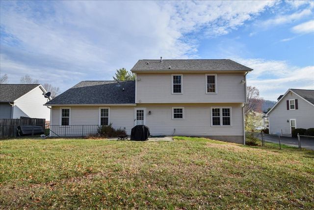 620 Duxbury LN, Salem, VA 24153