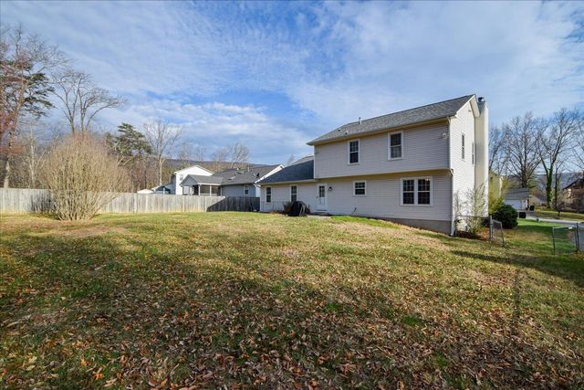 620 Duxbury LN, Salem, VA 24153