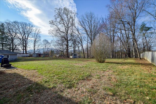 620 Duxbury LN, Salem, VA 24153