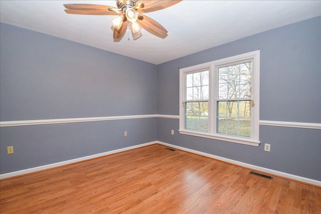 620 Duxbury LN, Salem, VA 24153