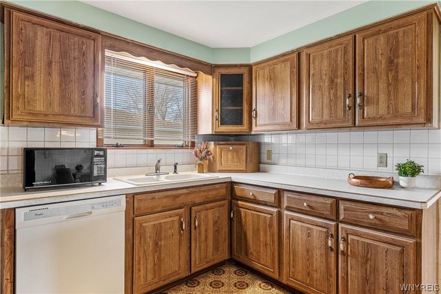 39 Cardy Lane, Cheektowaga, NY 14043