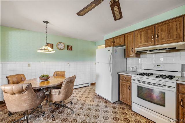 39 Cardy Lane, Cheektowaga, NY 14043