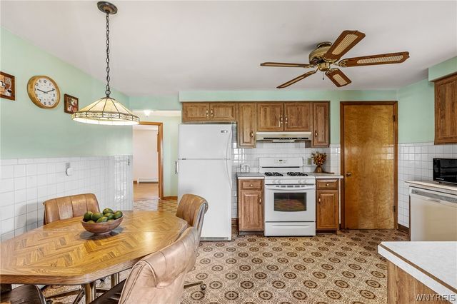 39 Cardy Lane, Cheektowaga, NY 14043