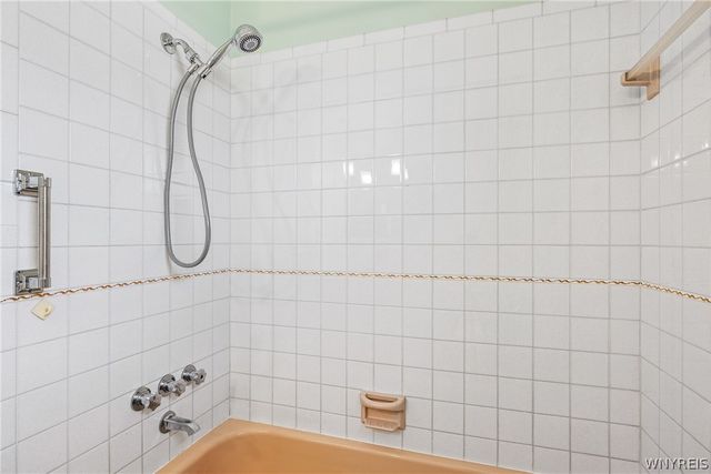 39 Cardy Lane, Cheektowaga, NY 14043