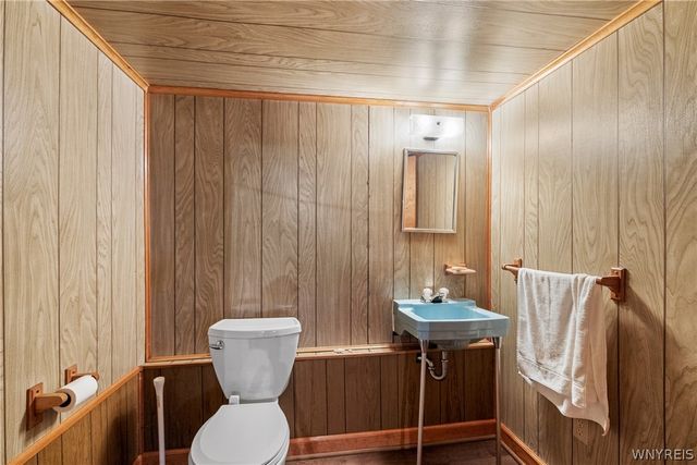 39 Cardy Lane, Cheektowaga, NY 14043