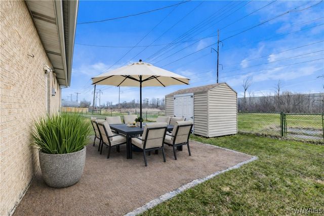 39 Cardy Lane, Cheektowaga, NY 14043