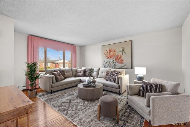 39 Cardy Lane, Cheektowaga, NY 14043