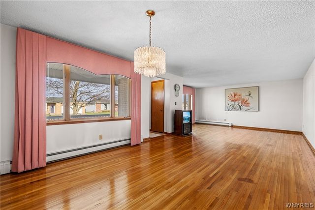 39 Cardy Lane, Cheektowaga, NY 14043