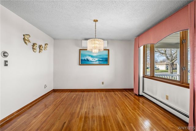 39 Cardy Lane, Cheektowaga, NY 14043