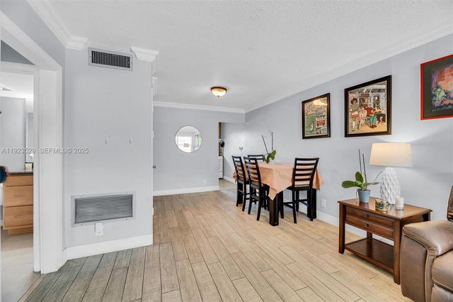 1900 NE 8th Ct 302, Fort Lauderdale, FL 33304