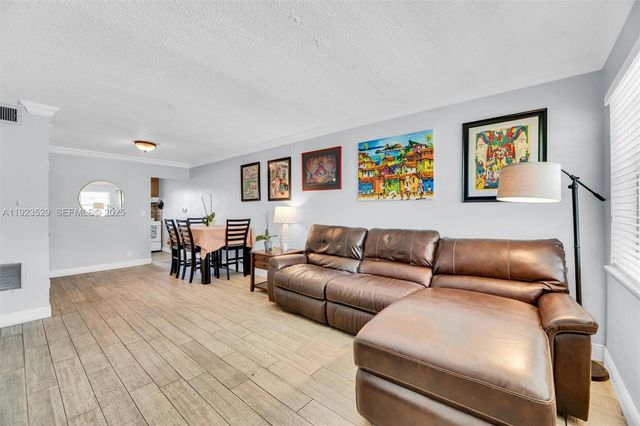 1900 NE 8th Ct 302, Fort Lauderdale, FL 33304