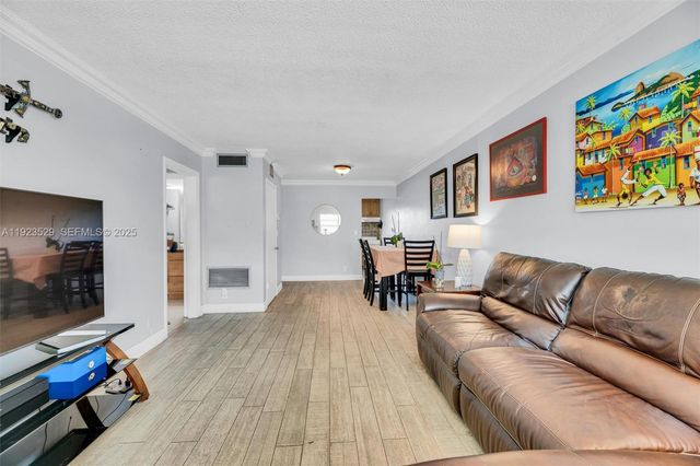 1900 NE 8th Ct 302, Fort Lauderdale, FL 33304