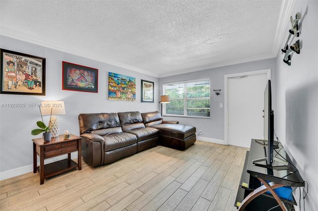 1900 NE 8th Ct 302, Fort Lauderdale, FL 33304