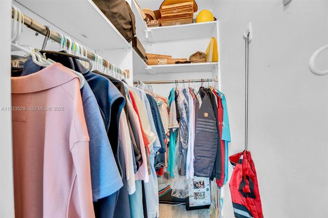 1900 NE 8th Ct 302, Fort Lauderdale, FL 33304