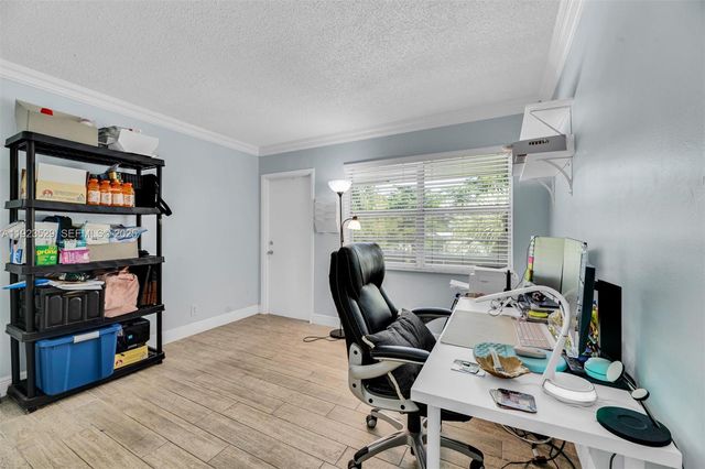 1900 NE 8th Ct 302, Fort Lauderdale, FL 33304