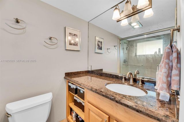 1900 NE 8th Ct 302, Fort Lauderdale, FL 33304