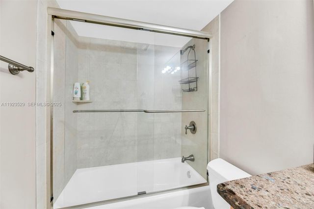 1900 NE 8th Ct 302, Fort Lauderdale, FL 33304