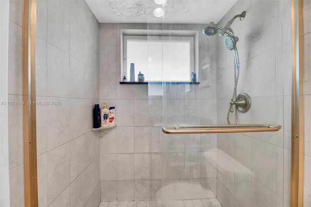 1900 NE 8th Ct 302, Fort Lauderdale, FL 33304