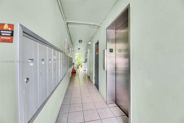 1900 NE 8th Ct 302, Fort Lauderdale, FL 33304