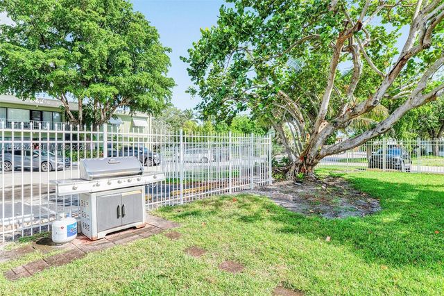 1900 NE 8th Ct 302, Fort Lauderdale, FL 33304