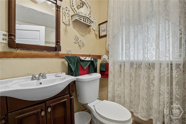 805 E 40th Street, Savannah, GA 31401