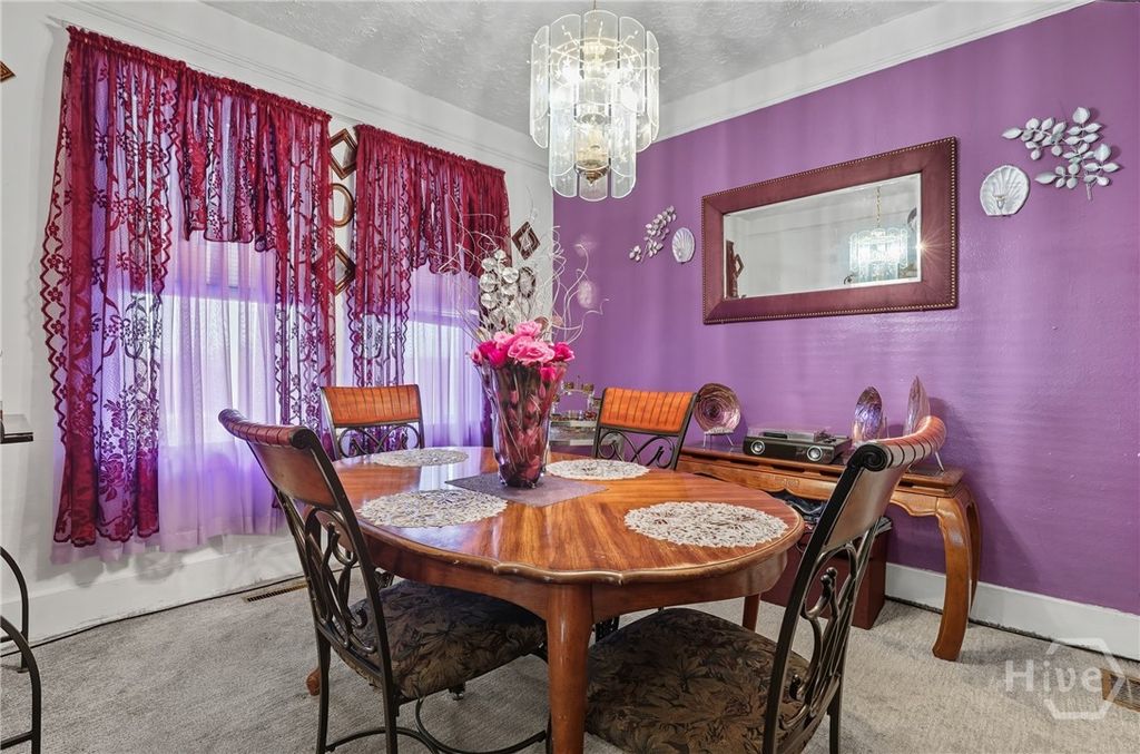 Image 11 of property listing at 805 E 40th Street, Savannah, GA 31401