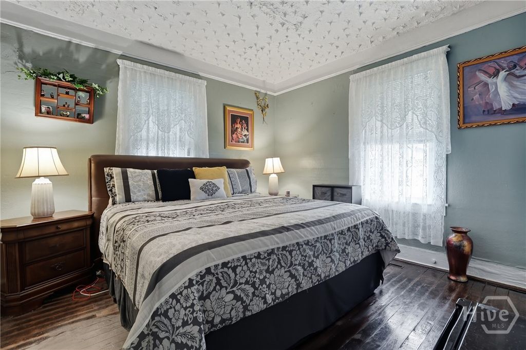 Image 21 of property listing at 805 E 40th Street, Savannah, GA 31401