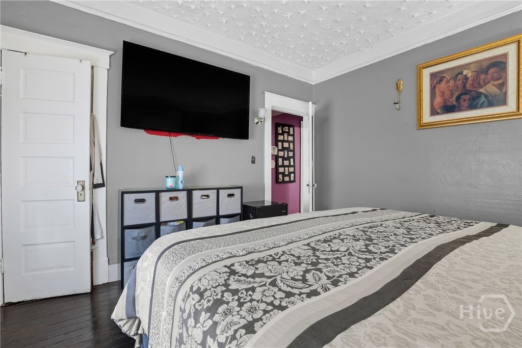 Image 22 of property listing at 805 E 40th Street, Savannah, GA 31401