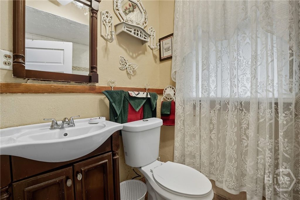 Image 25 of property listing at 805 E 40th Street, Savannah, GA 31401