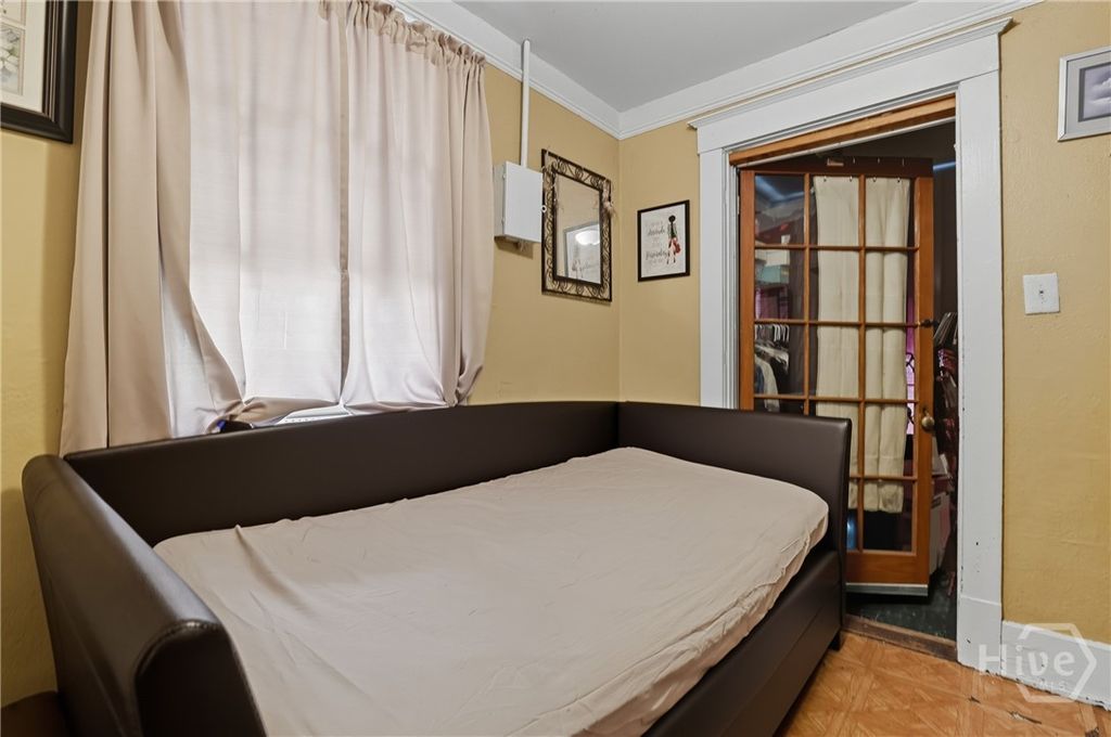 Image 27 of property listing at 805 E 40th Street, Savannah, GA 31401