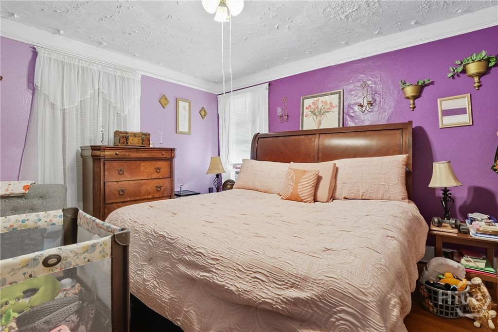 Image 29 of property listing at 805 E 40th Street, Savannah, GA 31401