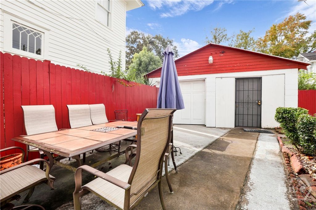 Image 32 of property listing at 805 E 40th Street, Savannah, GA 31401