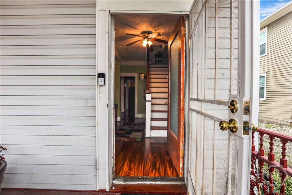 Image 7 of property listing at 805 E 40th Street, Savannah, GA 31401