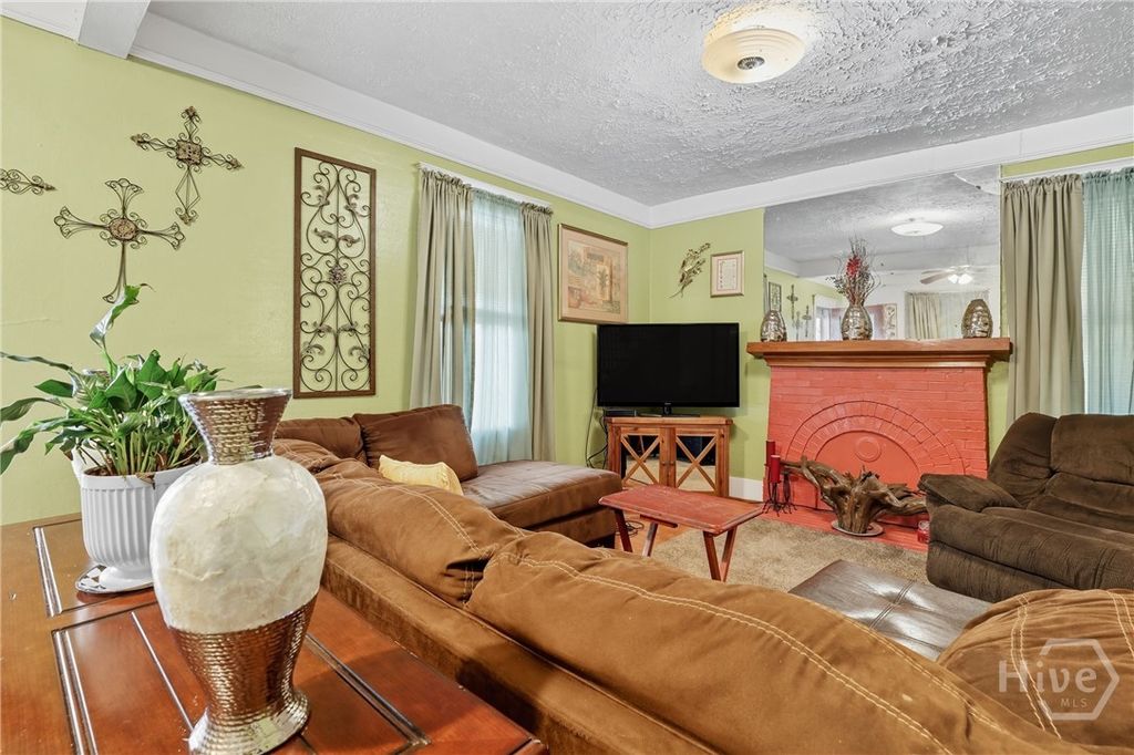 Image 8 of property listing at 805 E 40th Street, Savannah, GA 31401