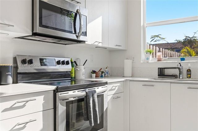 12245 NW 24th Pl, Miami, FL 33167