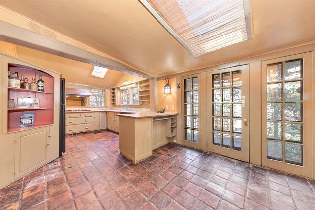 153 Main St, Wenham, MA 01984