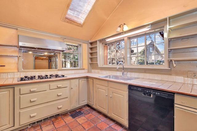 153 Main St, Wenham, MA 01984