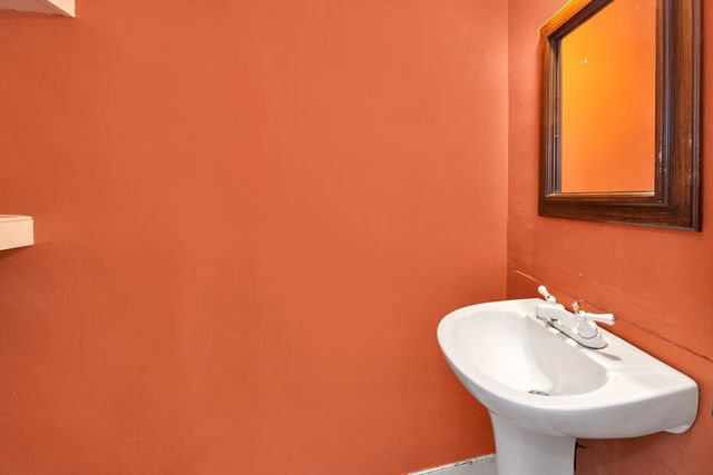 153 Main St, Wenham, MA 01984