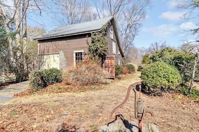 153 Main St, Wenham, MA 01984