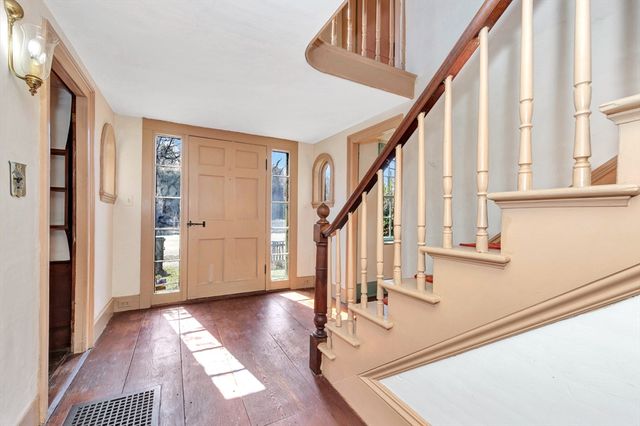 153 Main St, Wenham, MA 01984