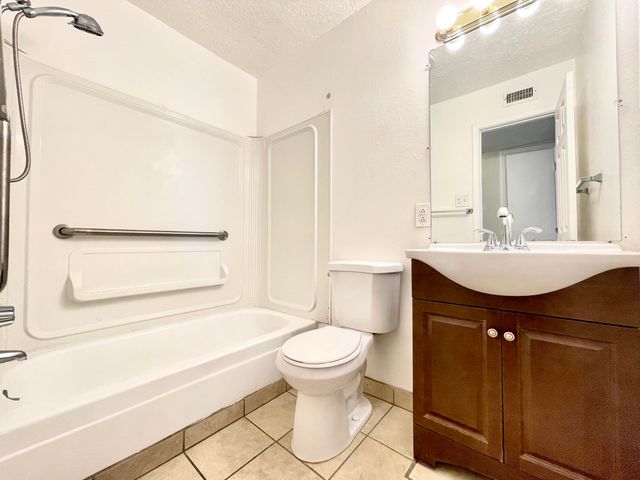 4601 Carlisle Boulevard NE APT D2, Albuquerque, NM 87109