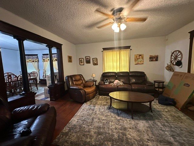 490 E Holley, Alba, TX 75410