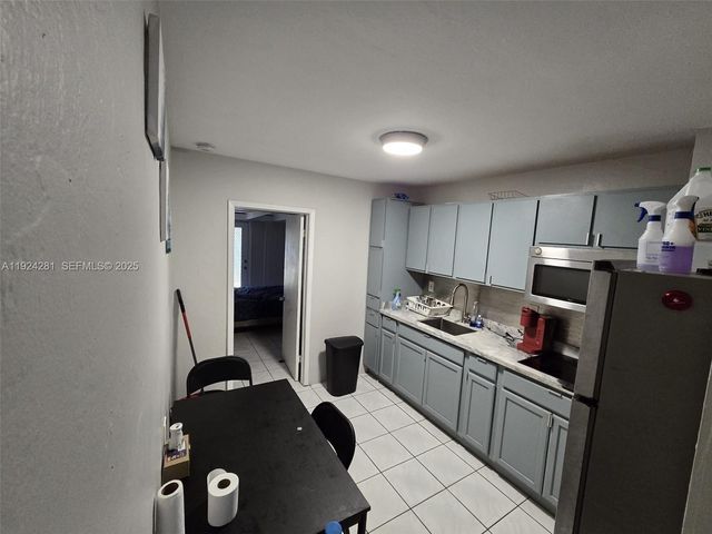 1117 NE 17th Way 1-3, Fort Lauderdale, FL 33304