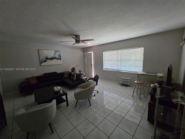 1117 NE 17th Way 1-3, Fort Lauderdale, FL 33304
