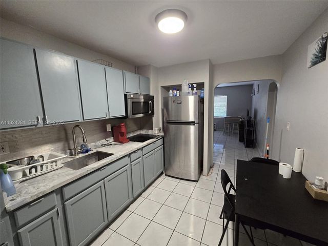 1117 NE 17th Way 1-3, Fort Lauderdale, FL 33304